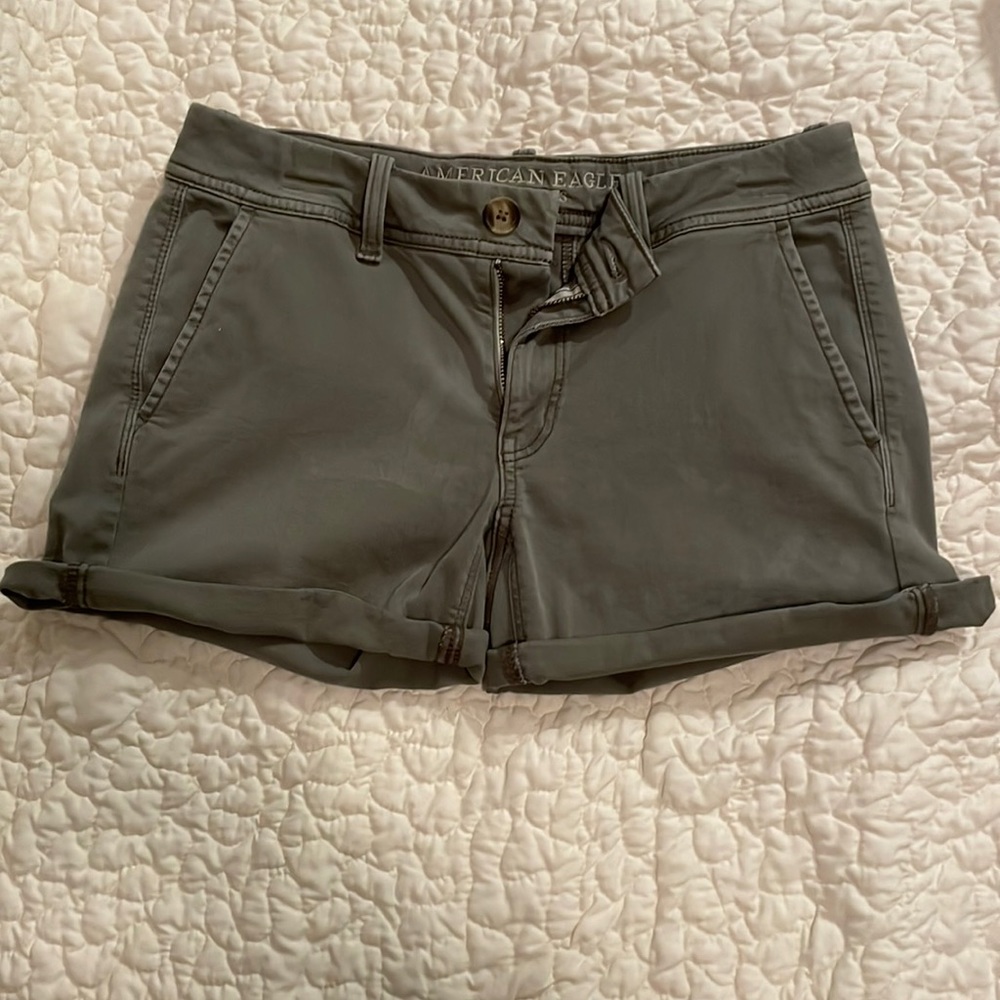 American Eagle super stretch army green casual shorts